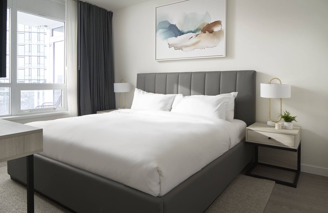 Luxury 1-Bedroom Suite in Seattle with Pools, Fitness,Spectacular Balcony Views!