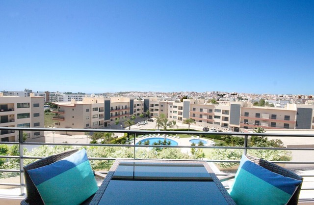 Luxury 1 Bedroom w/ Communal Pool & Great Views, WiFi, Close to Marina & Beach