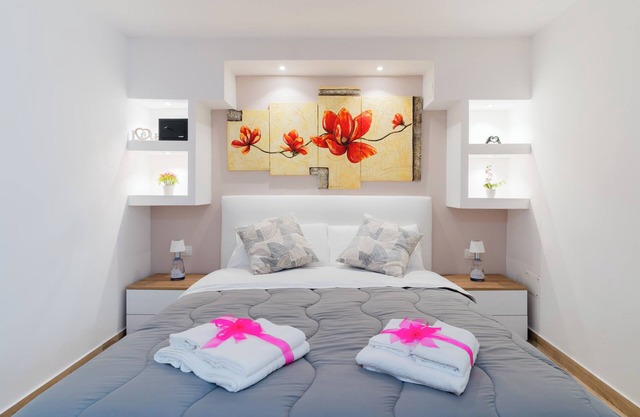 Luxury 12 - Ferienwohnung 'Anastasia' mit gemeinsamer Terrasse, Wi-Fi und Klimaanlage