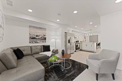 Luxury 171-7 Condos with Magnificent Lakeviews
