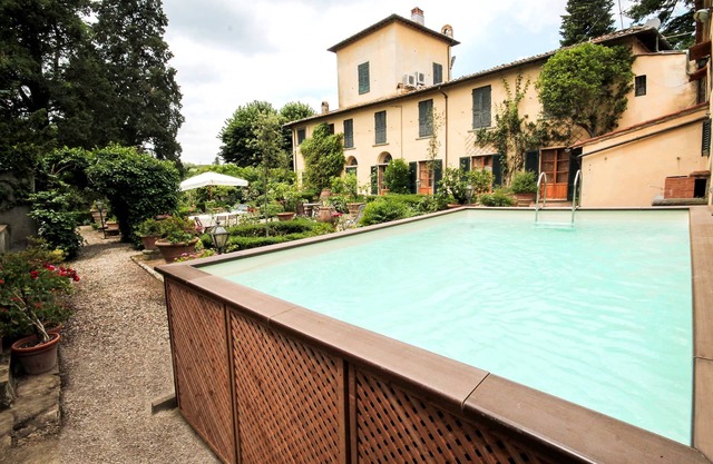 Luxury 17th century villa,6Kms from acient walls of downtown Florence!