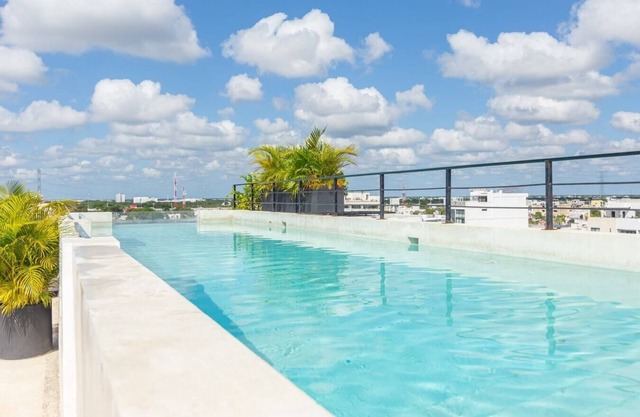 Luxury 1BD Condo 3 blk from 5th Ave W/PoolandParking
