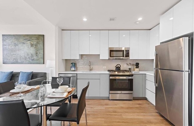 Luxury 1BR in Downtown | Full Kitchen | W&D