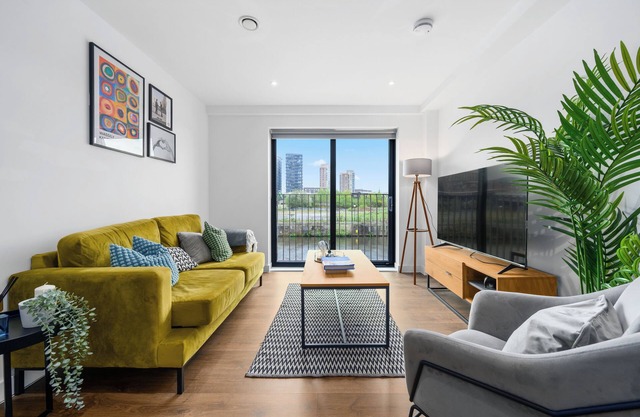 Luxury 2 Bed, 2 Bath Apartment