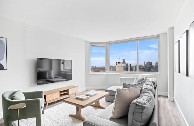 Luxury 2 bed 2 bath in Time Squeare
