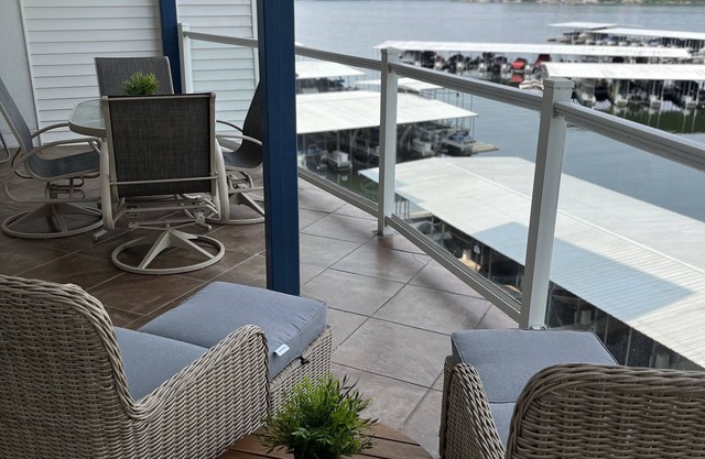 Luxury 2 Bed/2 Bath Lake Condo in Monarch Cove 2 MM, WALK-IN Unit w/ Boat Slip