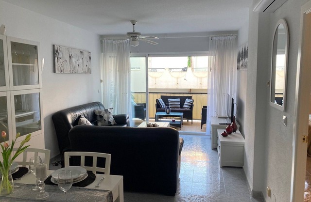 Luxury 2 Bed air conditioned apartment in Bellaluz, 80 yards to pool.