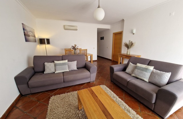 Luxus-2-Bett-Wohnung in der Nähe zum Strand plus A / C & Free WIFI