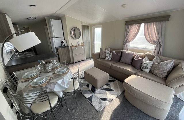 Luxury 2- Bed Caravan in Mersea Island Colchester