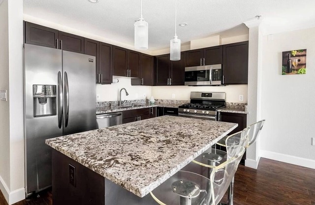 Luxury 2 Bedroom, 2 Bath Condo with San Diego Harbor Views