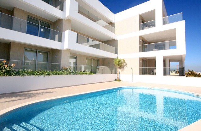 Luxury 2 Bedroom Apt w/ Amazing Sea Views, Communal Pool & Jacuzzi, near Beach