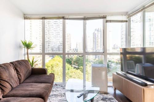 Luxury 2-bedroom condo beach side Yaletown