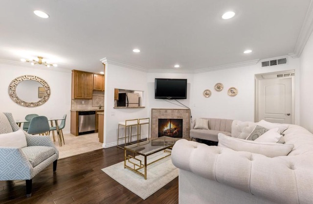 Luxury 2-Bedroom Condo in Studio City