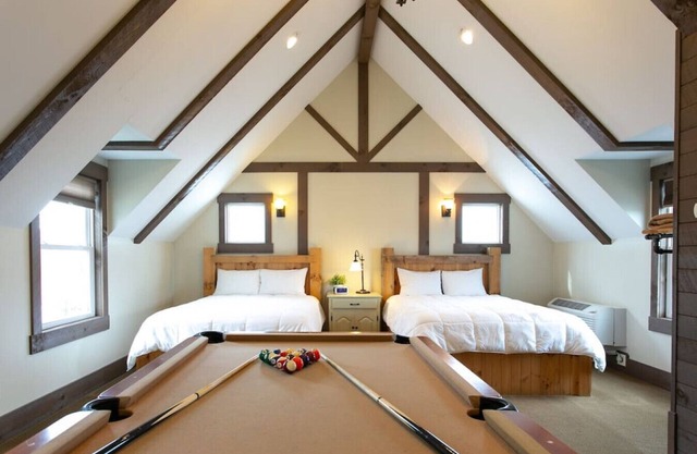 Luxury 2-Bedroom Cottage in Downtown Berlin