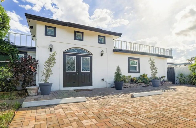 Luxury -2 Bedroom Home with Free Parking on Site