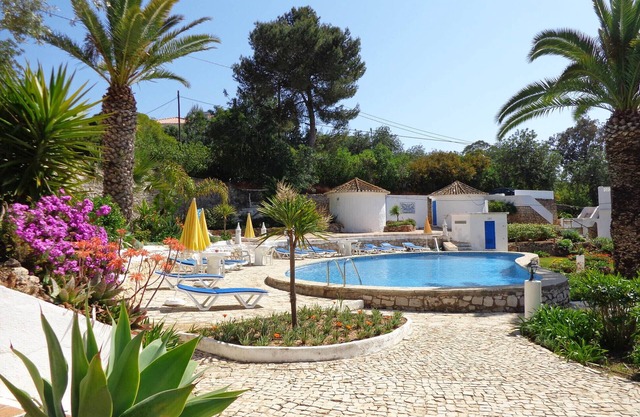 Luxuriöse Villa mit 2 Schlafzimmern auf der Quinta da Saudade mit 2 Pools, Tennisplatz usw.