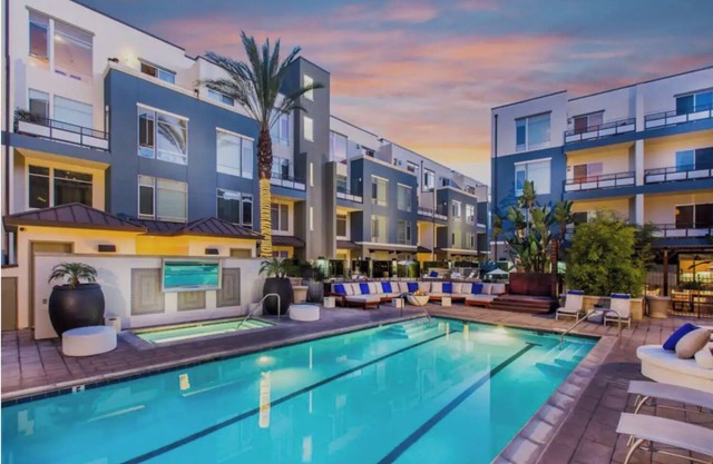 Luxury 2 Bedroom Retreat in Marina del Rey, FREE Parking, Gym, WiFi