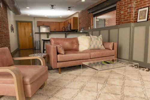 Luxury 2 Br Apartment With Modern Accents Downtown