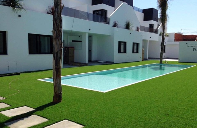 Luxus 2-Bett PENTHOUSE, in bester Lage, nur 700 Meter vom Strand entfernt