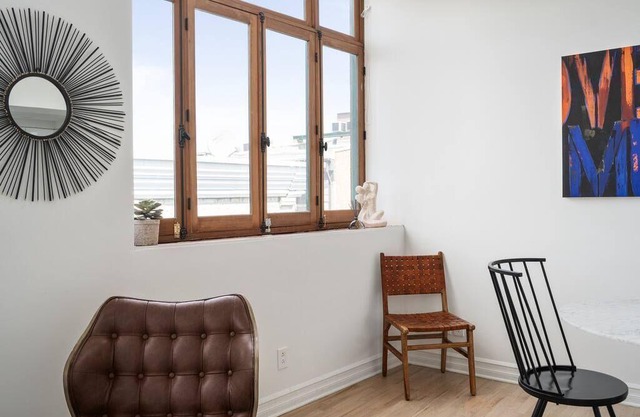 Luxury 2 Floor Apt Heart of Old MTL | St Paul St |