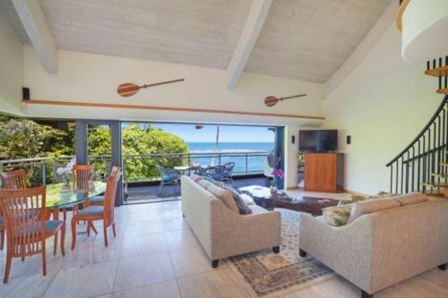 Luxury 2-Story Oceanfront Condo w/Views & Pool