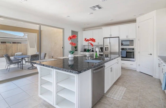 Luxury 20 ft high ceiling 3391 living sf 5b4b