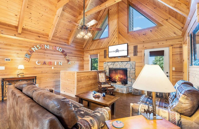 Luxus 2700 Sq Ft Blockhütte w / Private Whirlpool Spielzimmer Billardtisch + Beste Aussicht