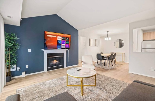 Luxury 2BD | DT Ann Arbor | 3 Beds | Free Parking