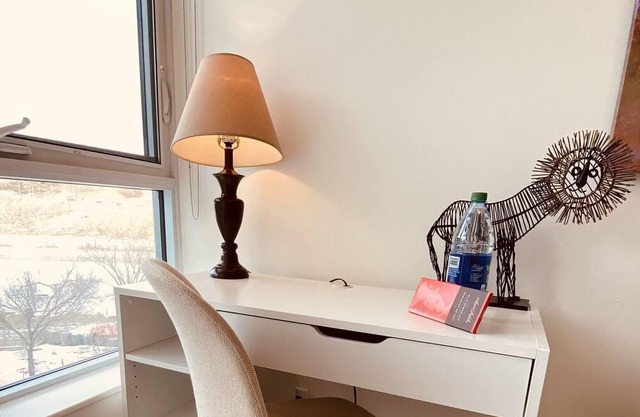 Luxury 2Bed 2Bath Waterfront Downtown Property with River View