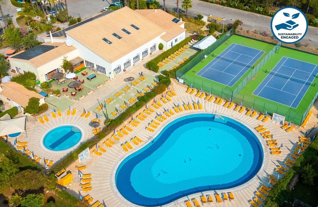 Luxury 2BR Apt w/ Pools & BBQ – Portimão/Alvor