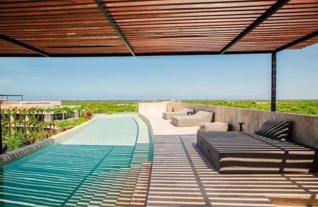 Luxury 2BR PH | Pools, Coworking & Close to beach