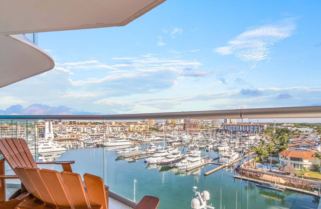 Marina Getaway w Private Patio & Rooftop Pool