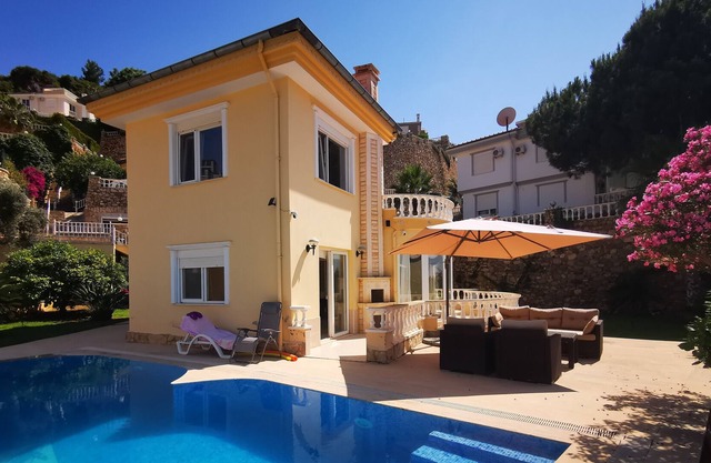 luxury 3+1 villa situated in Kargicak, Alanya. Perfectly located villa !