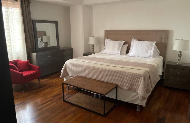 Long term stay - Luxury 3-Bdrm Apartment with Air Conditioning in Zone 10,