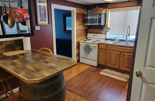 Luxury 3 bed room on the water 10 min away from Mohegan sun and Foxwoods Casino