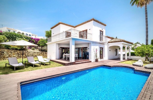 Luxury 3 bed Villa with Heated Pool - Nueva Andalucía