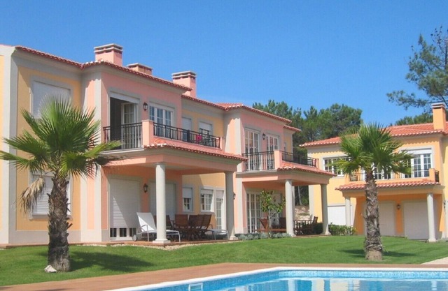 Luxus Dreizimmer-Apartment in Praia d'El Rey, Golf und Strandresort