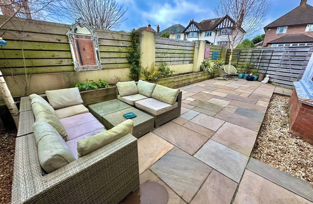 Luxury 3 Bedroom Detached Home Near Town and Beach - Garden and Parking
