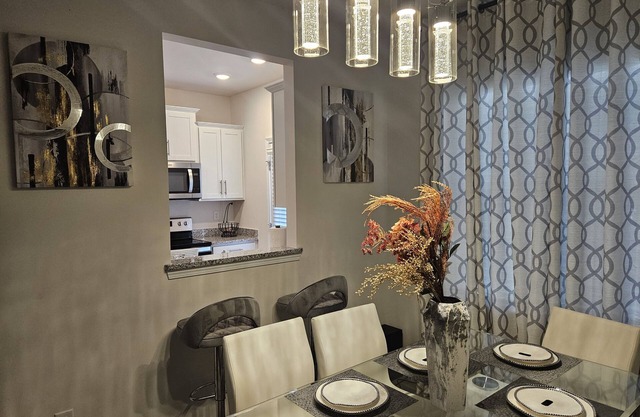 Luxury 3-bedroom townhome located in brilliant Charlotte with Amenities