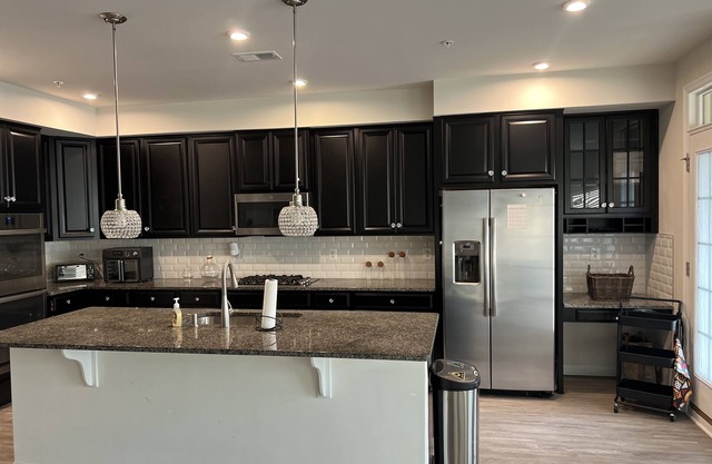 Luxury 3-bedroom townhome near NASA