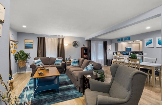 Luxury 3-bedroom Tri-Level w/ Game Room