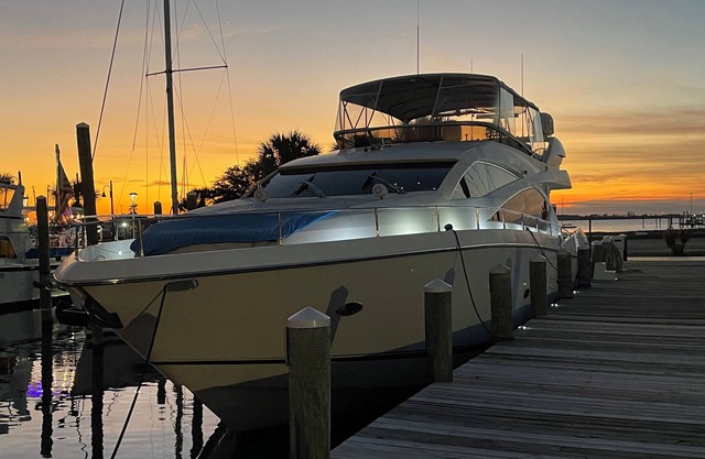 Luxury 3-bedroom Yacht - Gorgeous Bayfront Paradise!