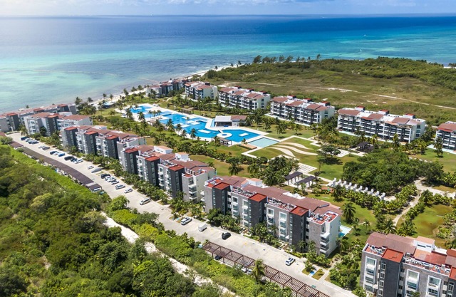 Ocean View Golf Course Luxury Condo - Buena Vida