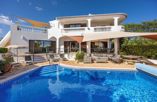 Luxusvilla mit wunderschönem Meer- und Bergblick