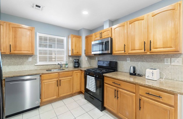 Luxury 3br/2ba Apartment