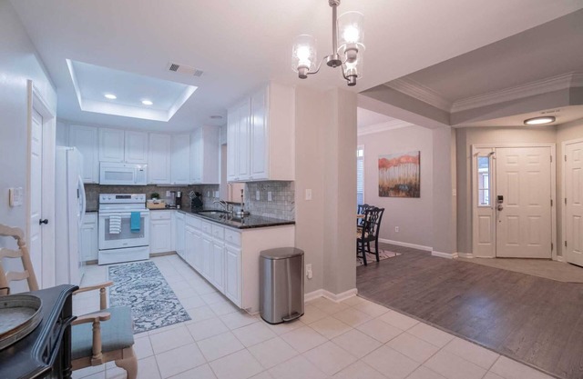 Luxury 3BR w/ King Ensuite