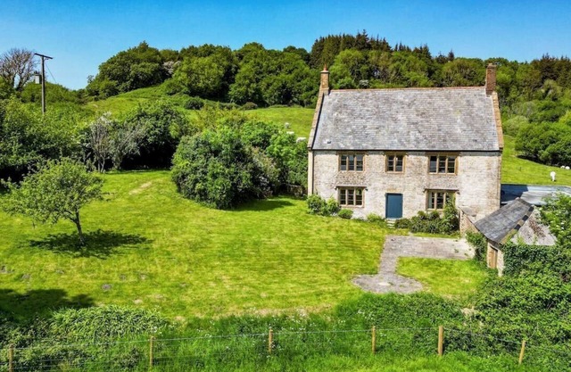Luxury 4 Bed Farmhouse on Rewilding Estate