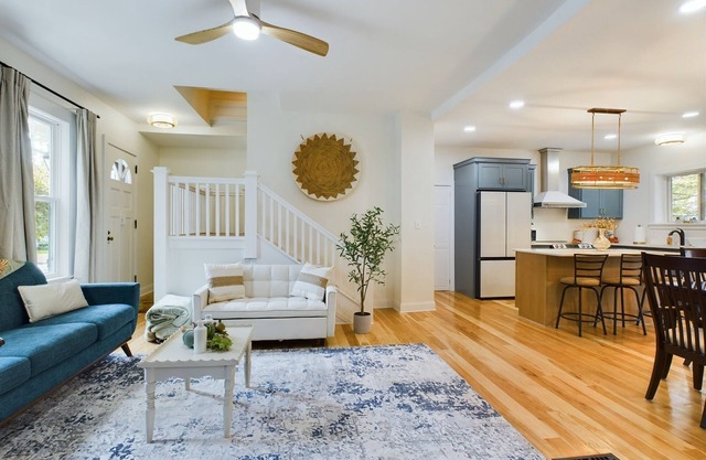 Luxury 4-Bed Full Home with Deck