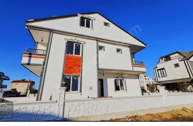 Luxury 4 Bedroom 80 m from sea