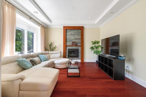 Luxury 4-Bedroom Family Home